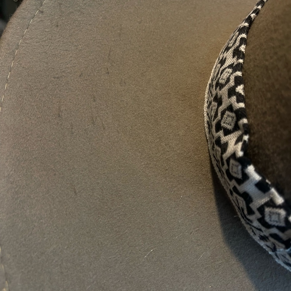 100% Wool hat. - Picture 5 of 6